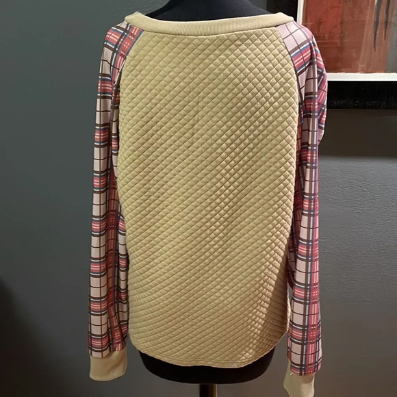 Noracora tan quilted plaid ruched front raglan sleeve crewneck top. NWT. Medium - Picture 4 of 5